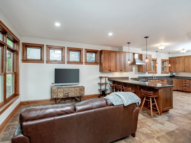 1286 Fairmount Ave, Saint Paul, MN 55105 - living area featuring baseboards and recessed lighting