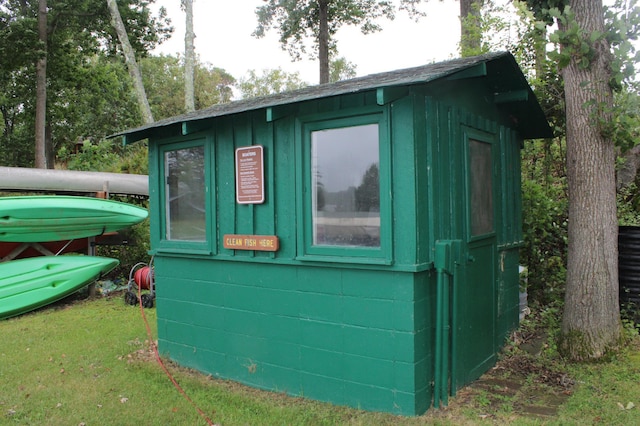 view of outdoor structure with an outdoor structure