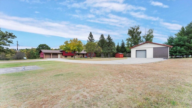 view of yard featuring a garage and an outdoor structure