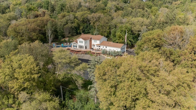 bird's eye view with a view of trees