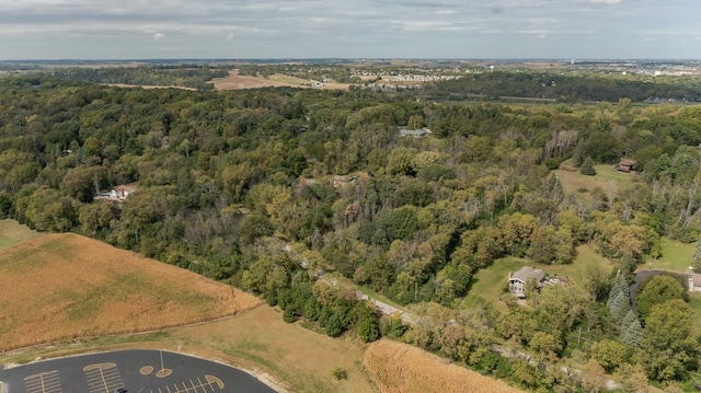 birds eye view of property featuring a forest view