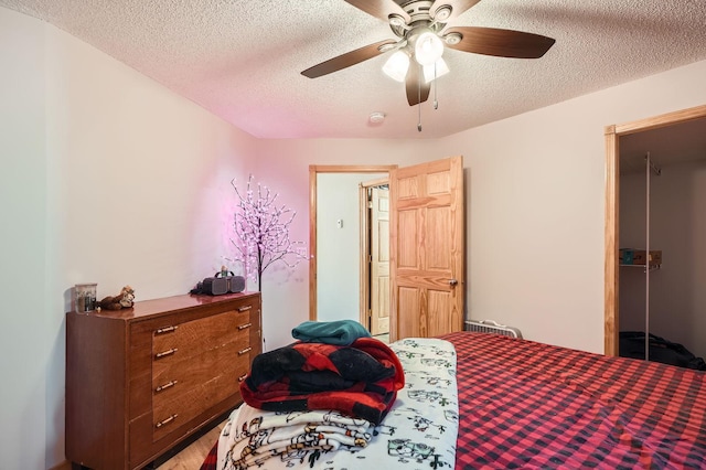 bedroom featuring a textured ceiling and ceiling fan