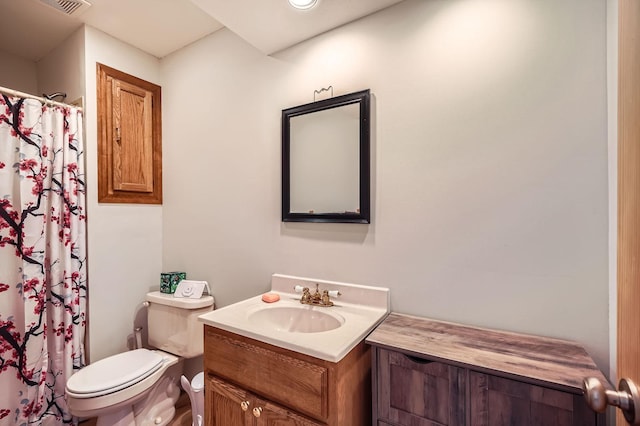 bathroom featuring a shower with curtain, toilet, and vanity