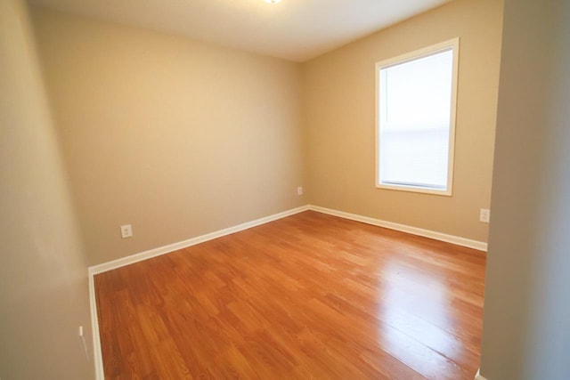 690 Western Ave N, Saint Paul, MN 55103 - unfurnished room featuring light wood-style floors and baseboards