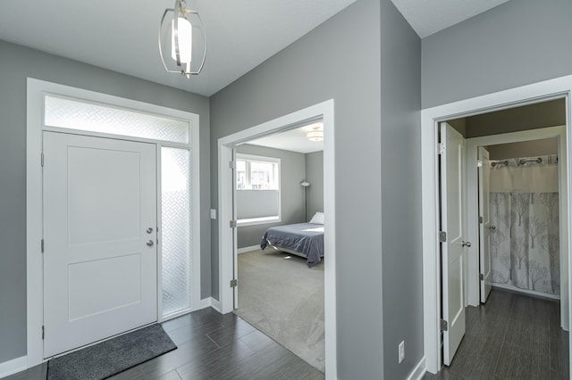 foyer entrance featuring baseboards