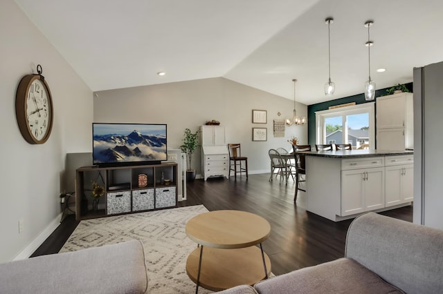 living room with a chandelier, lofted ceiling, dark wood-style flooring, and baseboards