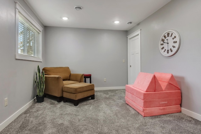 living area featuring recessed lighting, carpet flooring, and baseboards