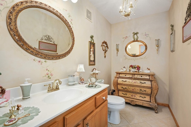 bathroom featuring visible vents, baseboards, a chandelier, toilet, and vanity