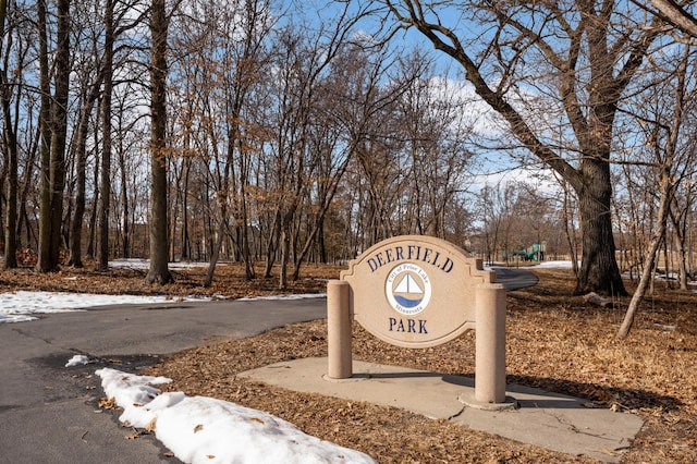 view of community / neighborhood sign