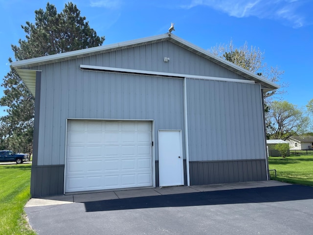 view of detached garage