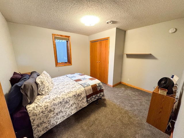 bedroom with carpet floors, a textured ceiling, baseboards, and a closet