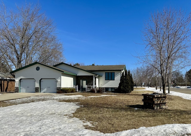 view of front of property featuring an attached garage and driveway