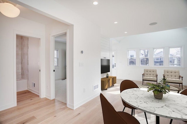 dining space featuring light wood finished floors, visible vents, recessed lighting, and baseboards