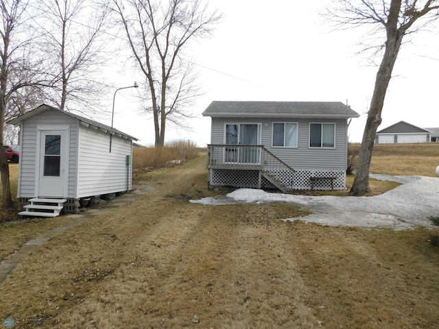 view of front of home with entry steps and an outdoor structure