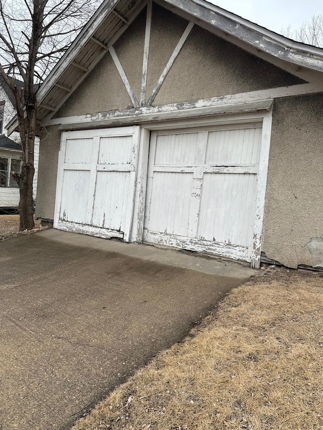 view of detached garage