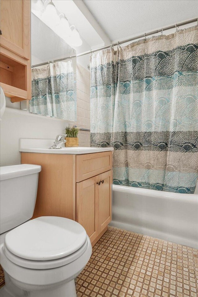 79 Western Ave N Unit 305, Saint Paul, MN 55102 - bathroom featuring shower / bathtub combination with curtain, vanity, and toilet