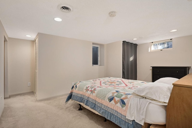 bedroom with baseboards, visible vents, carpet flooring, and recessed lighting