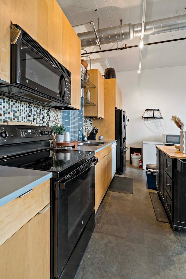 kitchen featuring concrete floors, open shelves, a sink, black appliances, and tasteful backsplash