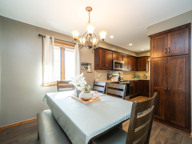 dining space with dark wood finished floors, an inviting chandelier, recessed lighting, and baseboards