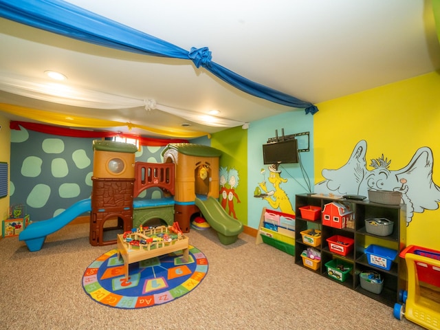 playroom featuring carpet flooring, recessed lighting, and baseboards