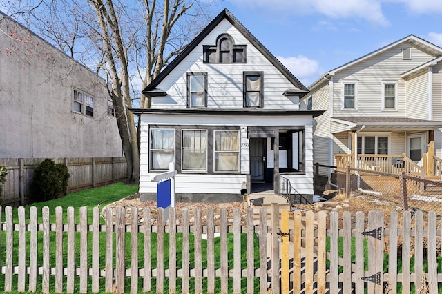 view of front facade with a fenced front yard