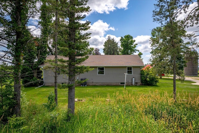 exterior space featuring a yard