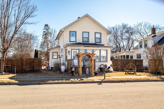 traditional home featuring fence