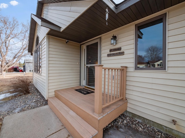 entrance to property featuring a porch