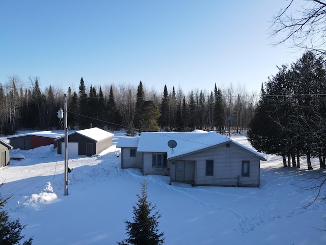 view of front facade with a garage and an outdoor structure