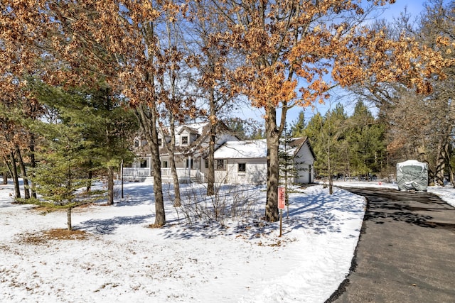 view of yard layered in snow