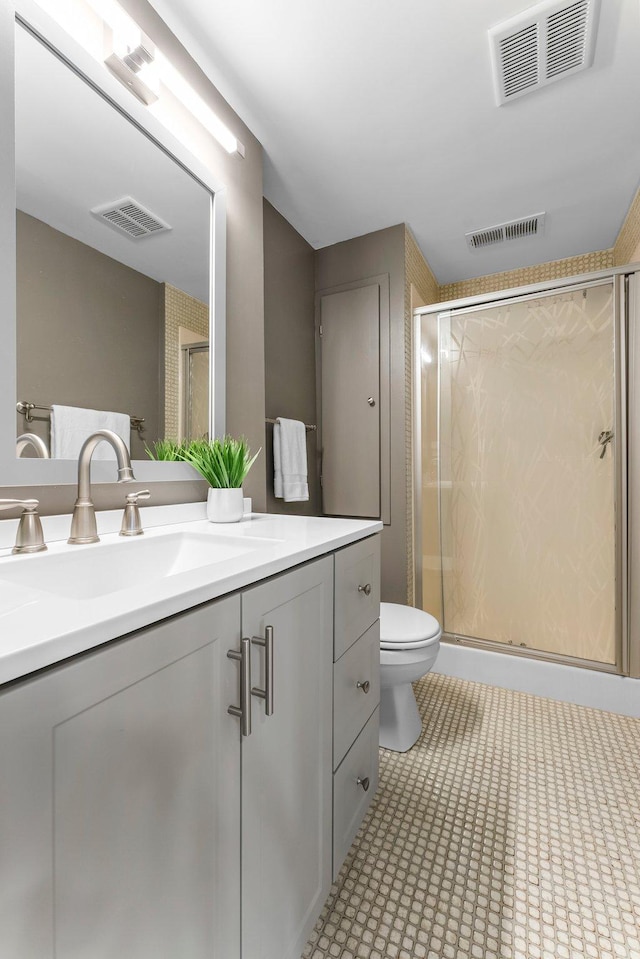 full bath featuring visible vents, a stall shower, and vanity