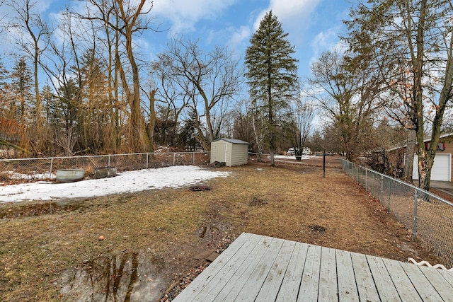 view of yard with a shed, a fenced backyard, and an outdoor structure