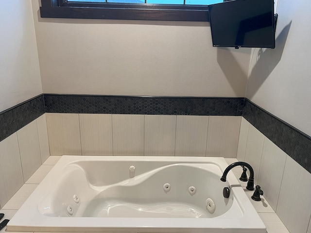 full bath featuring a jetted tub