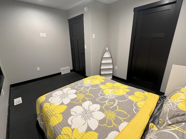 bedroom featuring carpet flooring, baseboards, and visible vents