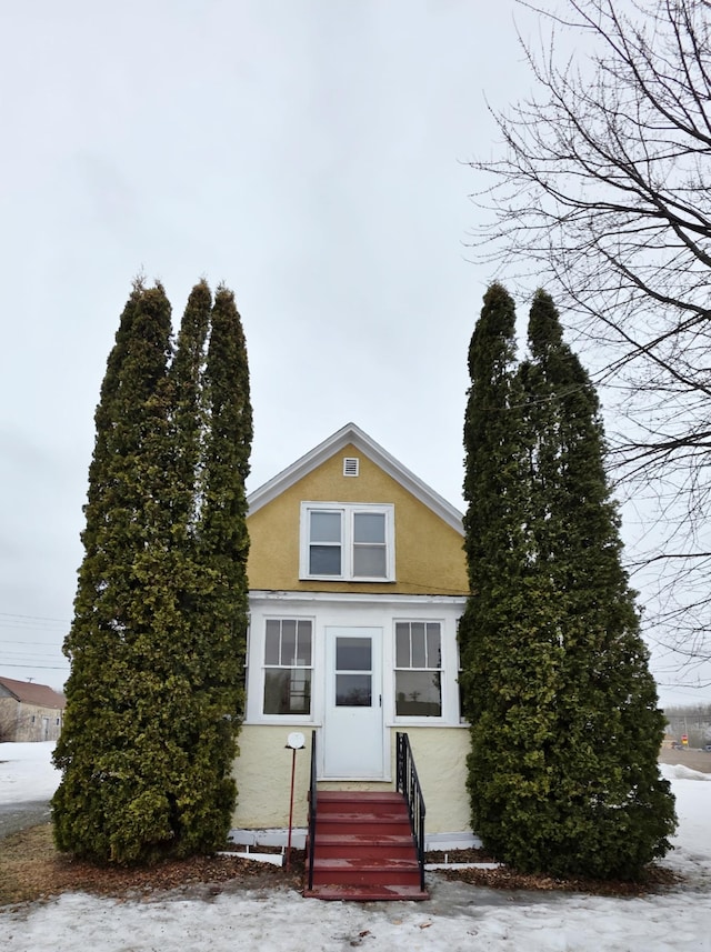 view of front of home with entry steps and stucco siding