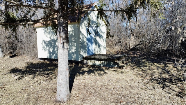 view of side of property featuring an outdoor structure