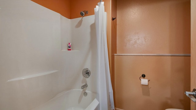 full bathroom with toilet and shower / tub combo with curtain