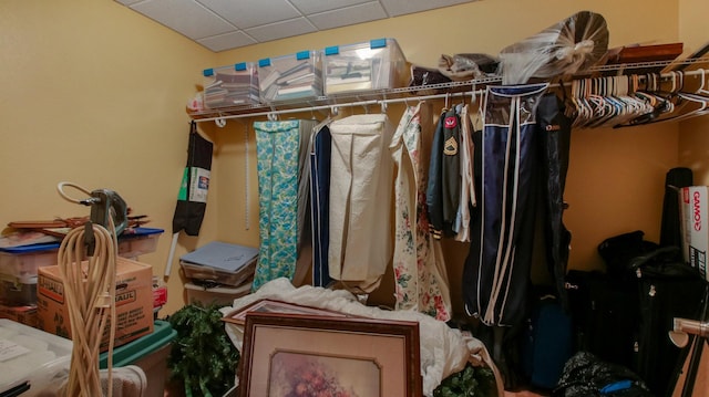 walk in closet with a drop ceiling