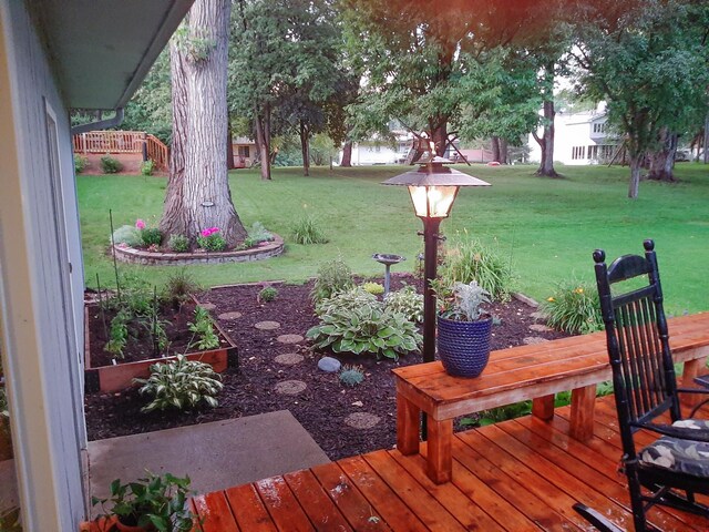 view of yard with a garden