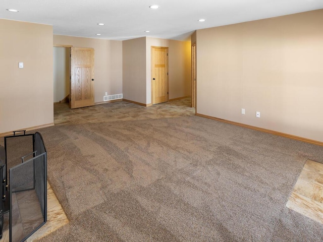 carpeted empty room with visible vents, recessed lighting, and baseboards