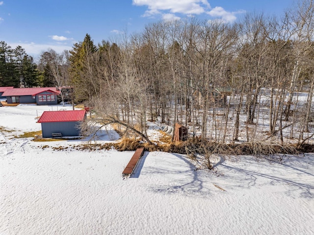 view of yard layered in snow