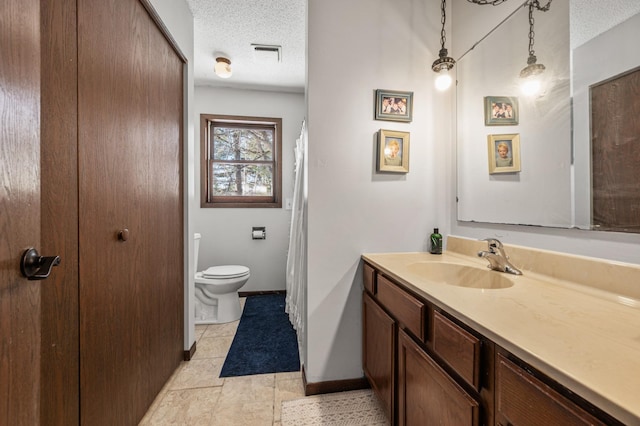 full bath with a textured ceiling, toilet, visible vents, vanity, and baseboards