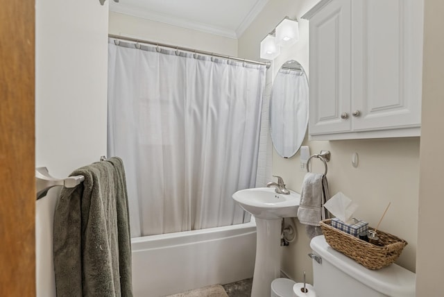 full bathroom featuring toilet, shower / tub combo with curtain, and ornamental molding