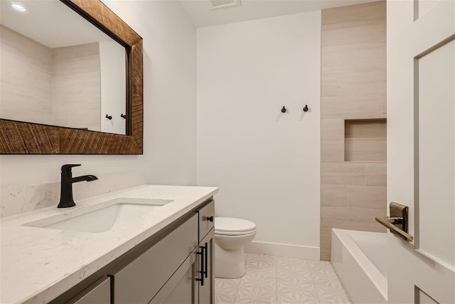 full bathroom with visible vents, baseboards, toilet, a washtub, and vanity