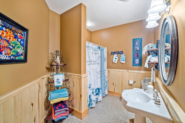 35365 Boot Lake Rd, Park Rapids, MN 56470 - bathroom with a shower with curtain, visible vents, and wainscoting