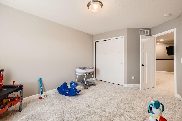 playroom with carpet flooring, visible vents, and baseboards