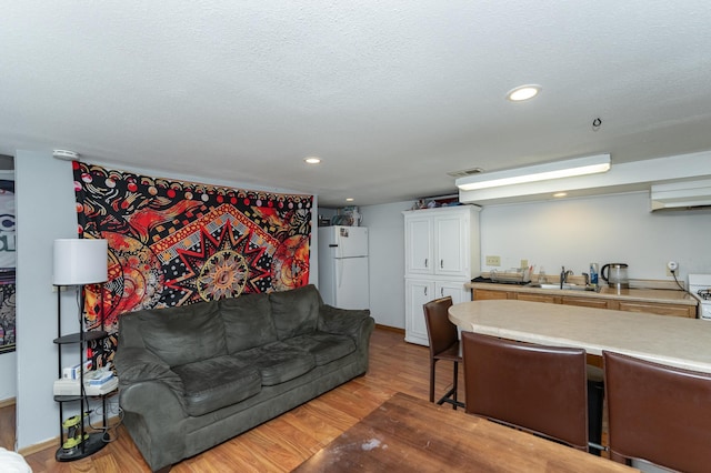 living room featuring visible vents, wood finished floors, and recessed lighting