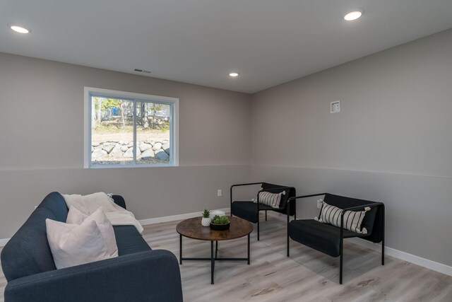 living area with recessed lighting, light wood-style flooring, and baseboards