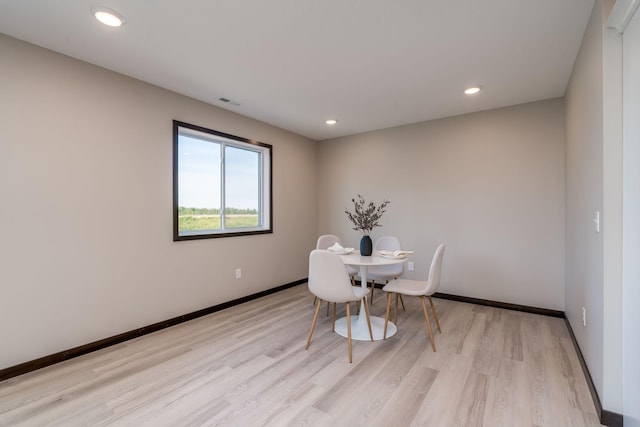 3108 Scotch Ln, Mankato, MN 56001 - dining area featuring light wood finished floors, baseboards, and recessed lighting