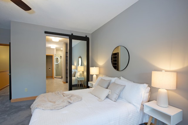 bedroom featuring carpet floors, a barn door, a ceiling fan, and baseboards